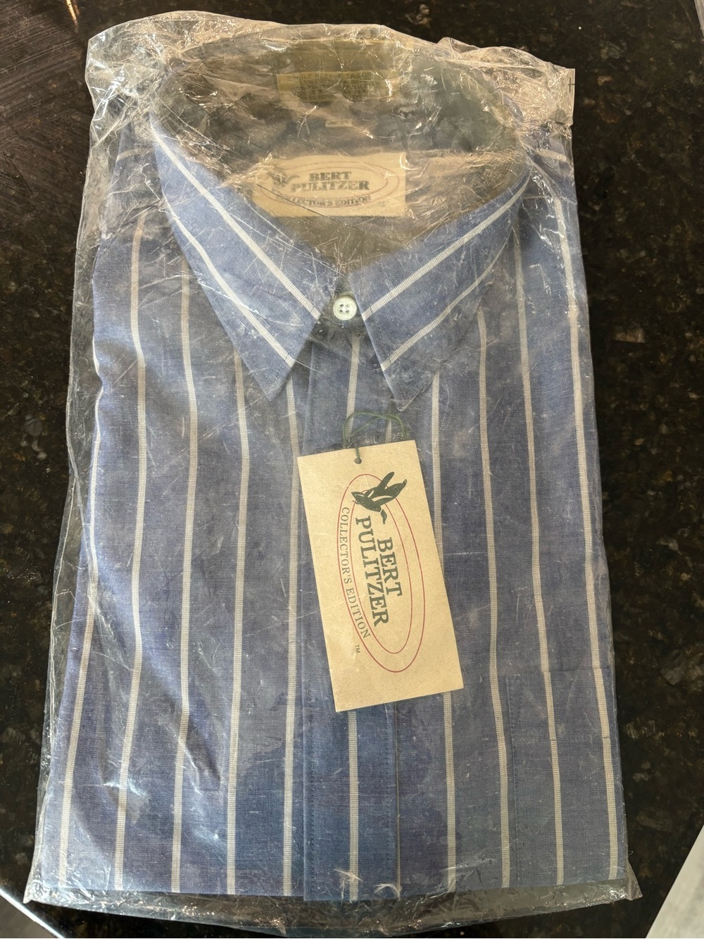 Men’s 17 32/33, XL Blue Vertical Stripe Dress Shirt